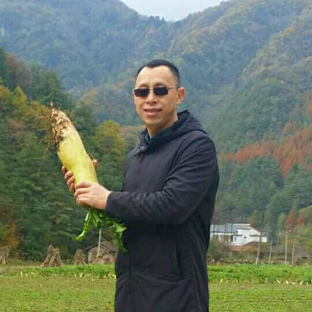 墨迹男的第一张照片--浦城婚介网