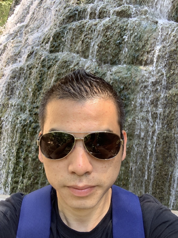 高兴的第二张照片--浦城婚介网