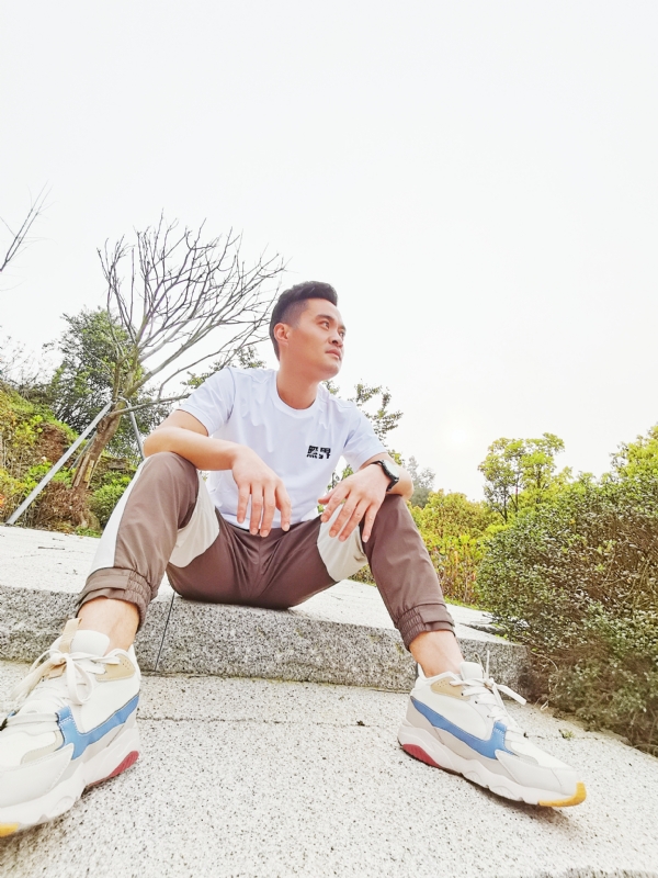 一个人，干净利落的第一张照片--浦城婚介网