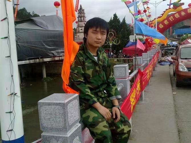 如影随形的第二张照片--浦城婚介网